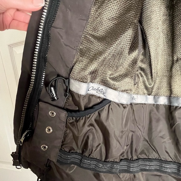 Oakley Women's Vintage Software Ski/ Snowboard Jacket - Picture 2 of 6